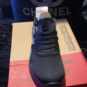 New black sketchers lightweight